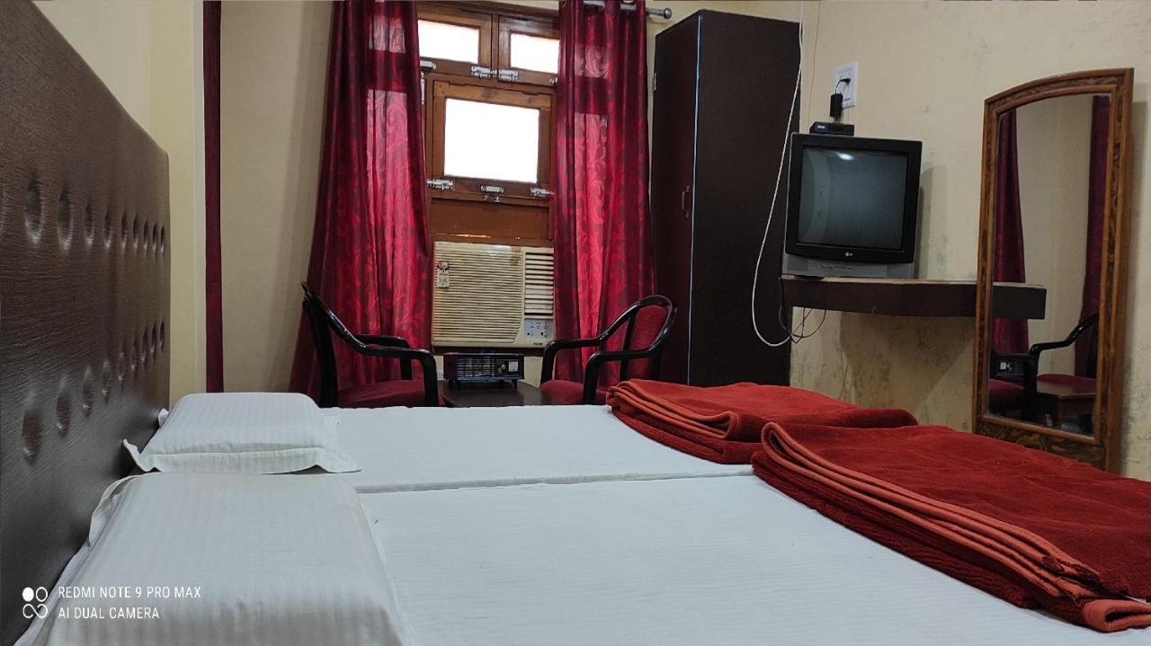 Hotel Avadh Balrāmpur エクステリア 写真